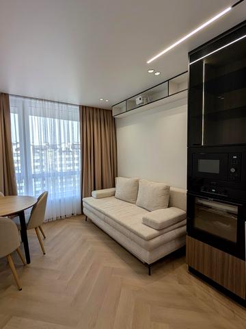 Бельведерська вул., 32-Б