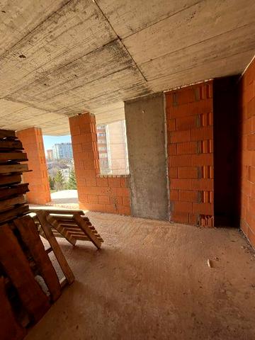 Остання 2 км.кв.з відкритим балконом біля Делікатесу ( Пасічна)