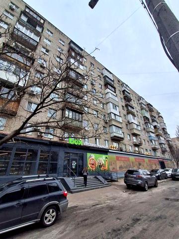 3к квартира біля метро. Без комісії!