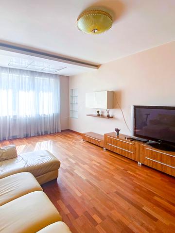 Володимира Івасюка просп. (Героїв Сталінграду), 6