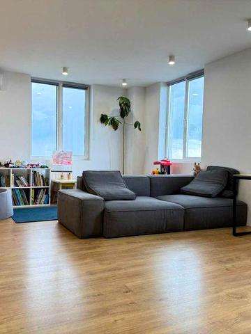 Продам 2-х кімнатну квартиру з ремонтом Соломянський. Є генератор ЖК Олександрівський