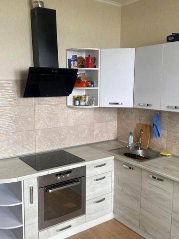 Гната Хоткевича вул. (Червоногвардійська), 8