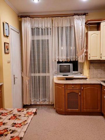 Оренда 1/2 будинку з власним садом та паркінг