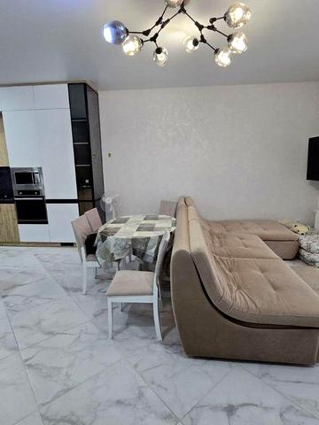 Здається Шикарний Таунхаус перша на Перемичці.