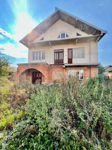 Лесі Українки вул., 30А