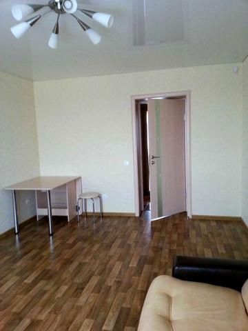 Продам двокімнатну квартиру з меблями та побут.технікою в центрі міста