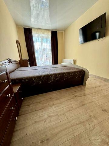 Трикімнатна квартира на Щасливому