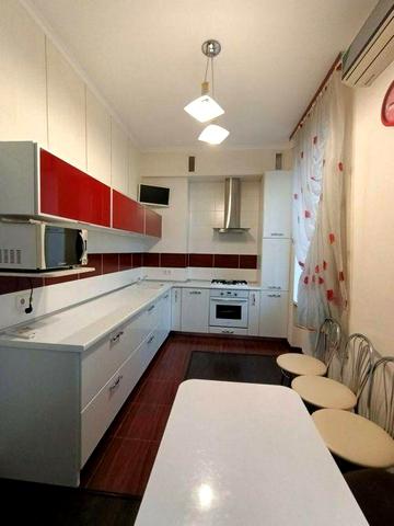 Є парковка. Продаж двокімнатної квартири в центрі Києва