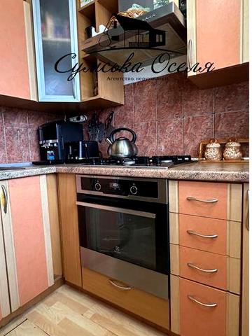 Продаж 2 кімн. на третьому поверсі в Цегляному будинку