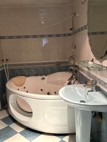 Святошинська вул., 1