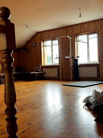 Всім категоріям наймачів здається невеликий будинок 2 кім на 3-4 людей