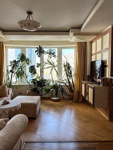 Оренда 3-х кімн на Дніпровській набережній