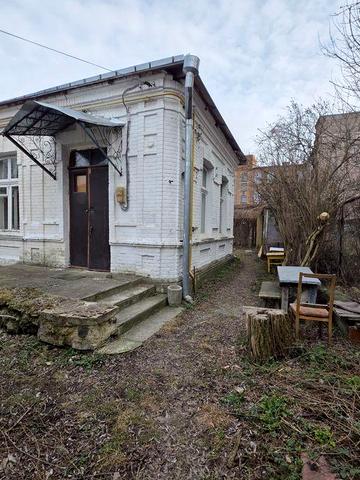 Продам частину будинку в центрі міста, вул. С.Петлюри.