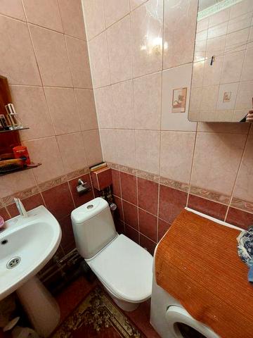 Здається дві кімнати на Зарічанській