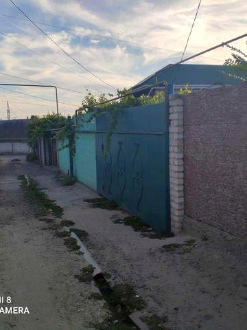 Свій двір, гараж і окрема кухня — будинок у Миколаєві.