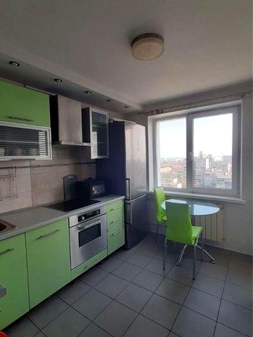 Сдам просторную 2к квартиру Янгеля 8 верх Кирова Свет есть почти всегд