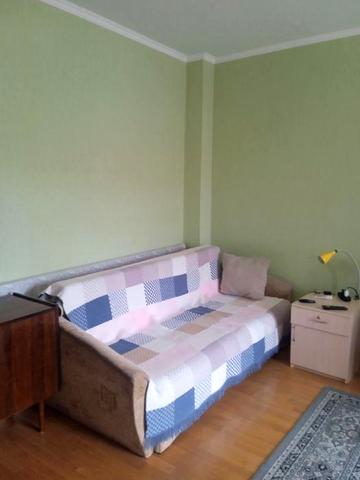 Сдам на длительный срок 1 ком. квартиру м Научная