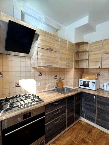 Оренда 2к квартири. Вул. Сінна, 2 поверх. Постійне світло