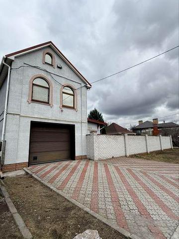 Будинок у космічному мкрн.