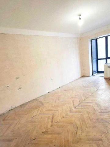 Солом’янська 19, Поруч із ландшафтним парком