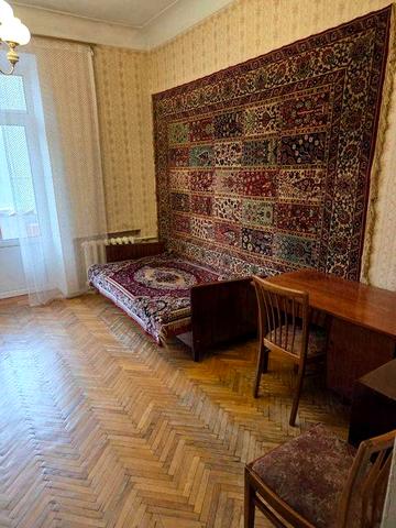 2х окрема, сталінка. М. Лук’янівська - 800м. Вул. Татарська, 2Д. Газ.