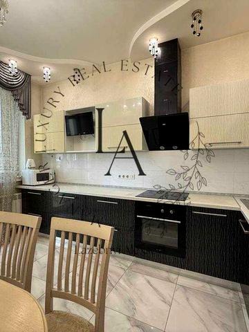 Продаж Просторної 3х кім квартири 115м.Метро Чернігівська.БЕЗ%