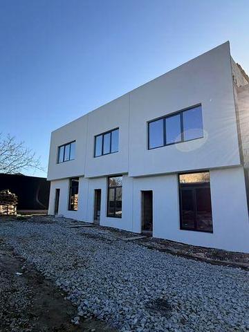 Готові квартири від забудовника, 5 хвилин пішки до кільцевої трамвая 3