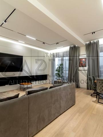 Заньковецької вул., 8