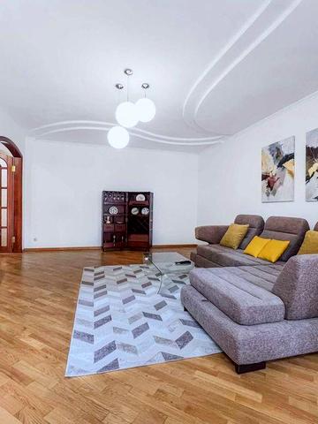 Богдана Хмельницкого ул. 82, аренда 4-комн. Без комиссионных!