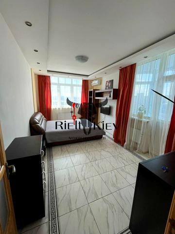 Миколи Бажана просп., 8-Б