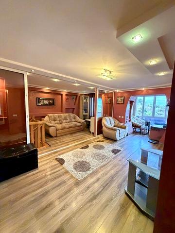 Продається простора 3-кімнатна, дворівнева квартира в Центрі — 95 м²