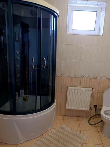 Здається кімната в двухповерховому будинку є всі зручності