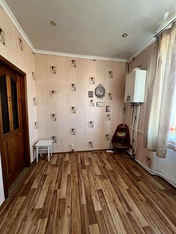 Продам 4 кімнатну квартиру з автономним опаленням .