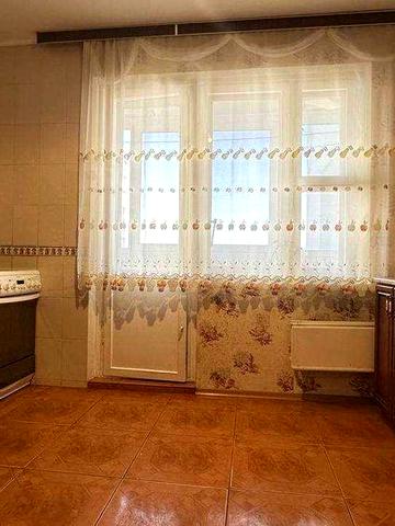 вул. Рональда Рейгана 1/25, продаж просторої 4-кімнатної квартири