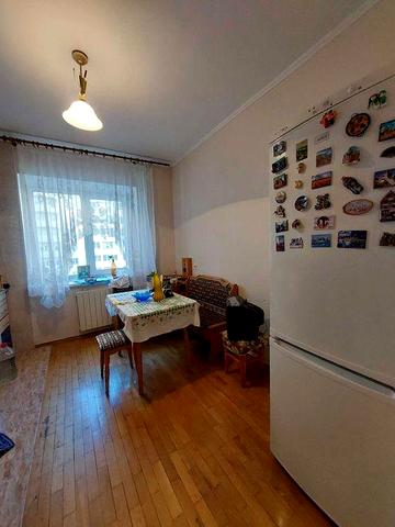 Метро Позняки, Харківська, пр.Бажана, 26