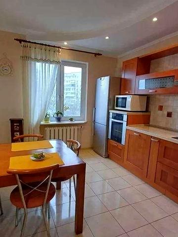 Продам 3-кімн. Машинобудівна вул. 21, 94 м.кв