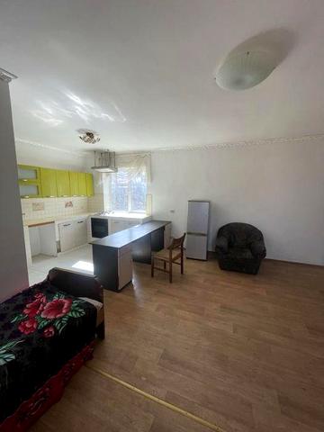 Оренда в будинку незалежного поверху по вул. Нижанківського