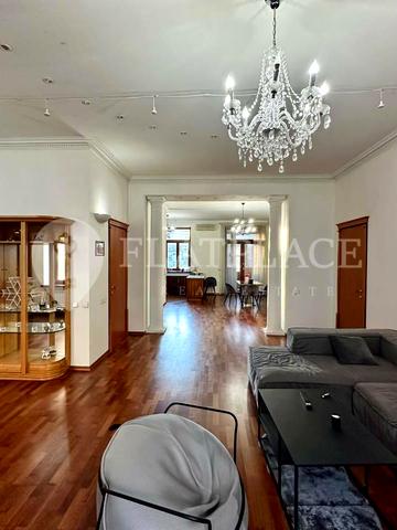 Предславинська вул., 30