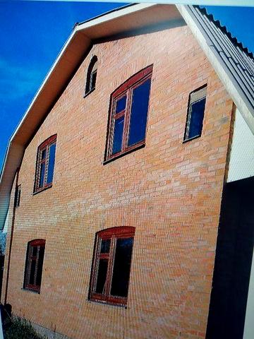 2- х этажный дом : печь, электрика, вода в доме.Живописное место,