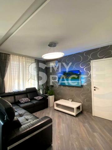 Дмитрівська вул., 75