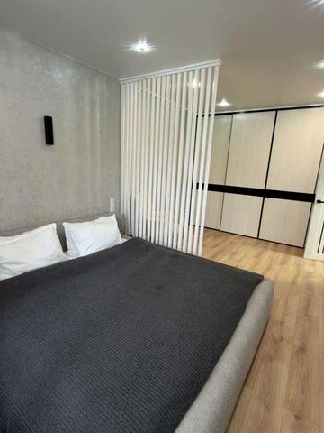 Продається сучасна квартира з якісним  ремонтом у світлих тонах.