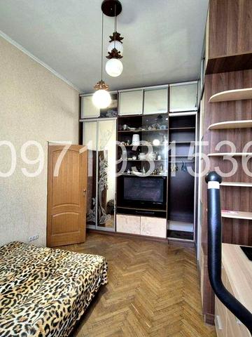 Здам в оренду трикімнатну в центрі біля цирку. .