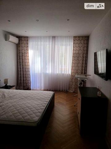 Довгострокова оренда 1к Квартира Сонячна Набережна (Малиновського Маршала) вулиця