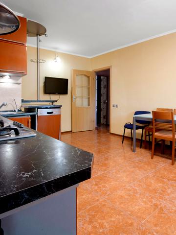 Вокзальна вул., 101