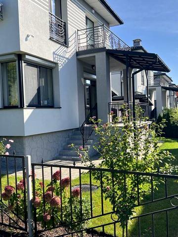 Оренда . Сучасний котедж в центрі Трускавця.Будинок