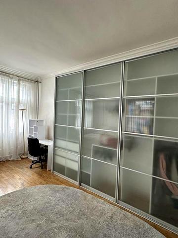 Здається в оренду двокімнатна квартира в центрі міста.