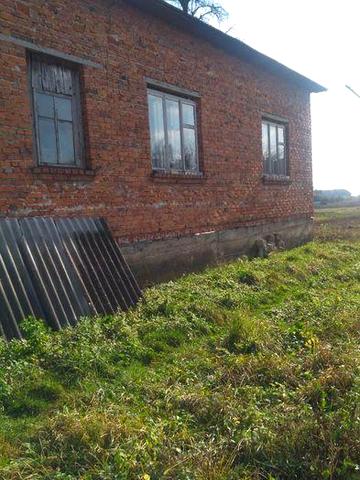 Продаж будинку із земельною ділянкою