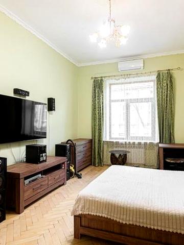 Продаж 2к квартири в Залізничному районі по вулиці Одеська