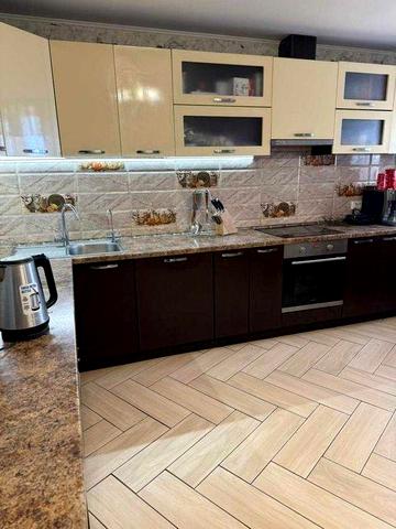 Продам 3х кім квартира центр Буча Київміськбуд (Сертифікат)