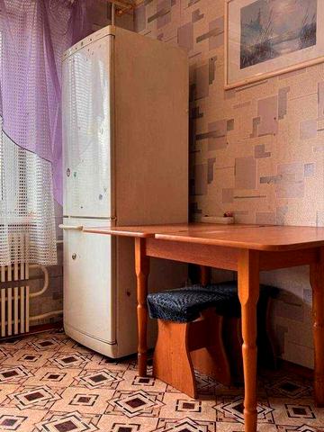 Снимите квартиру на жм."Калининский" (Клочко-6), Холодильная, 61